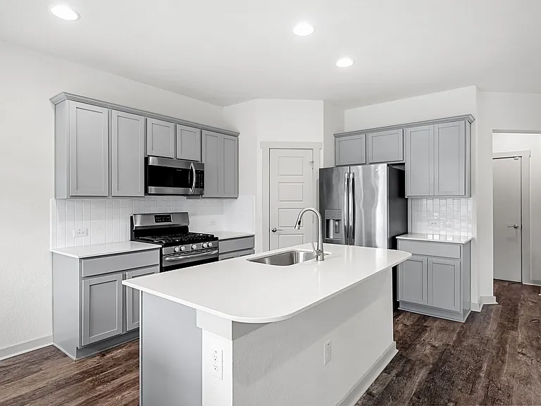8025 City Top Blvd — Photo 5