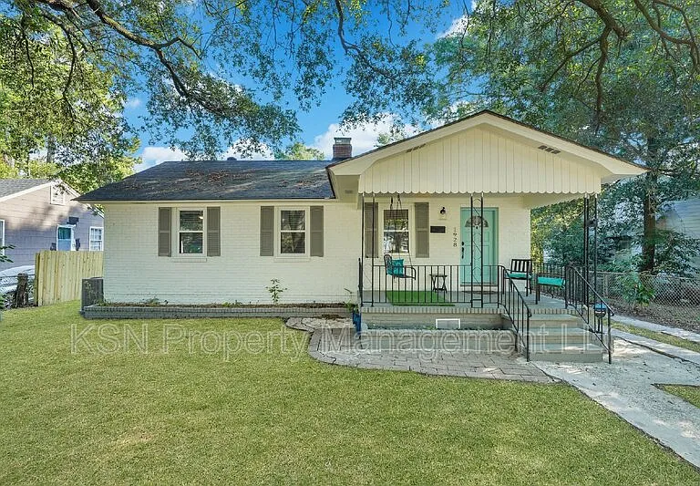 1928 Hawthorne St — Photo 1