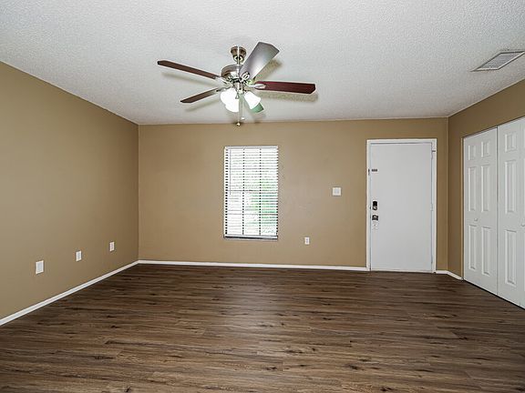 3rd image of 431 Veronica Ave NE