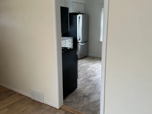 657 Shakespeare Dr, Berea, OH 44017