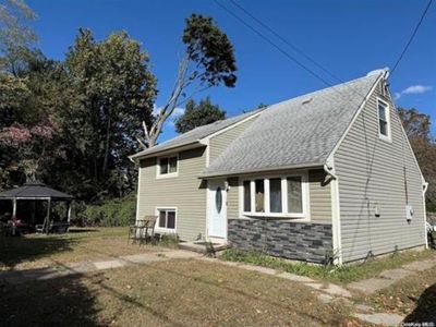 35 Cyprus Avenue, Brentwood, NY, 11717