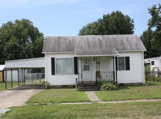 1312 W Harrison St, Herrin, IL 62948