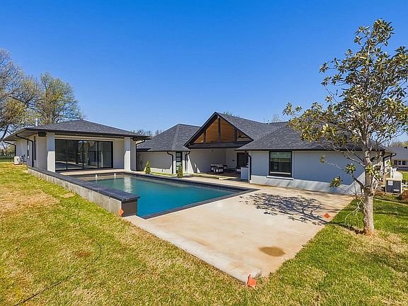2nd image of 3008 Quail Creek Rd
