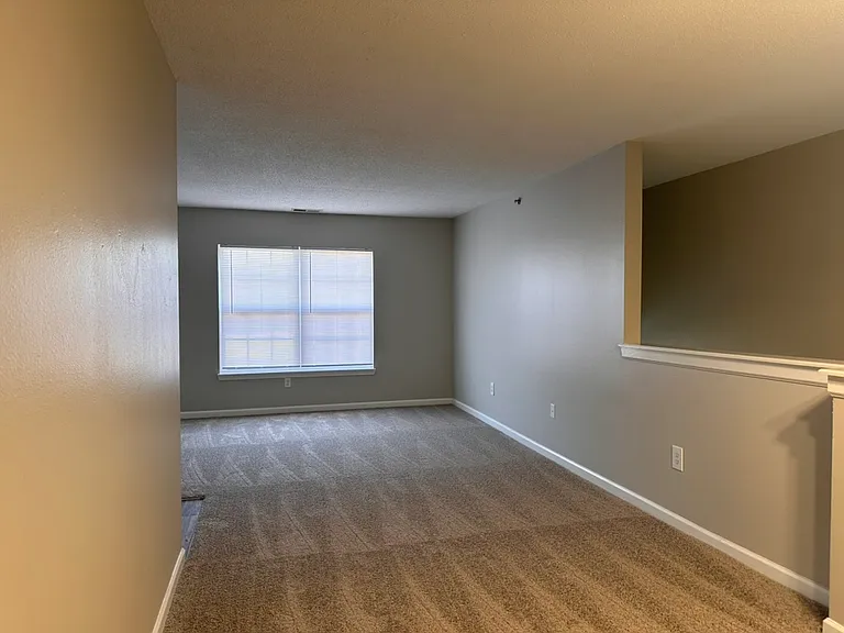 Upstair 3 bedroom unit - Dining room / Living room