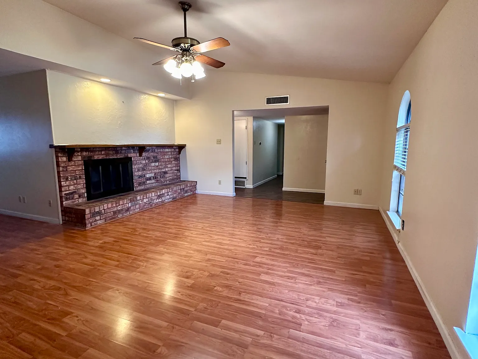 3 bed, 1610 sqft, $2,095 — Photo 4