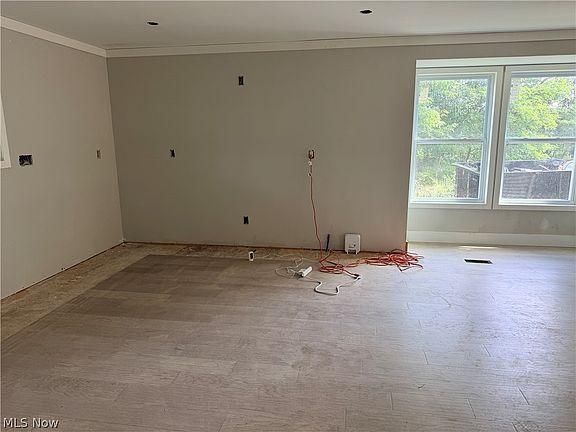 4th image of 9799 Bainbridge Rd