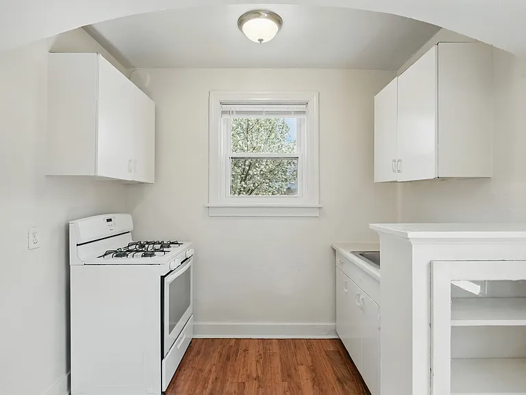 5646 Hobart St #5 — Photo 7