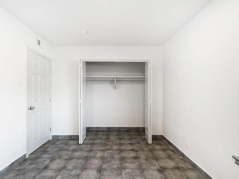 Dellview Crossing Apartments — Photo 44