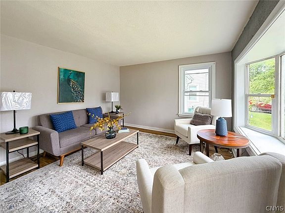 4th image of 125 Merritt Pl