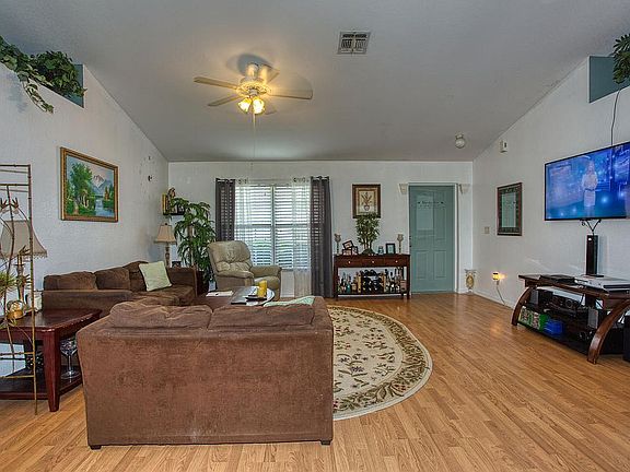 4th image of 2213 NW 1st Pl