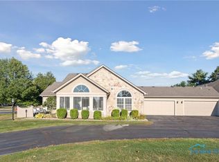 9883 Connor Lake Cir #11-D, Perrysburg, OH 43551