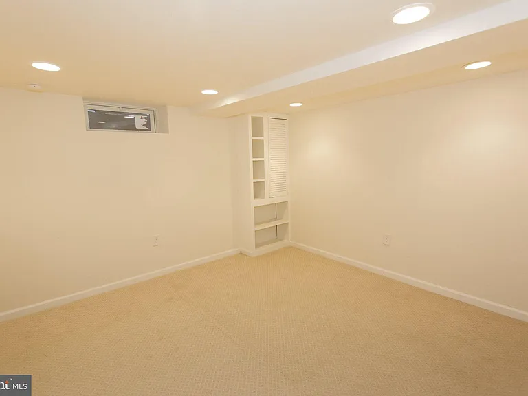 1419 N Longfellow St — Photo 28
