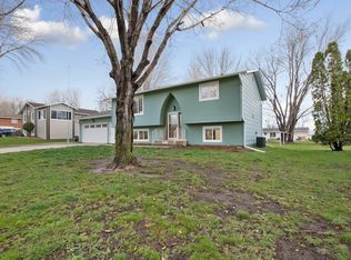 1424 Mitchell Dr, Faribault, MN 55021