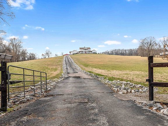 3rd image of 1103 Rogues Fork Rd
