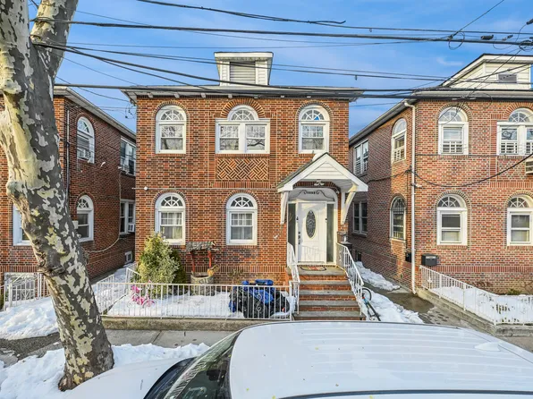 1065 Stell Place image 1 of 16