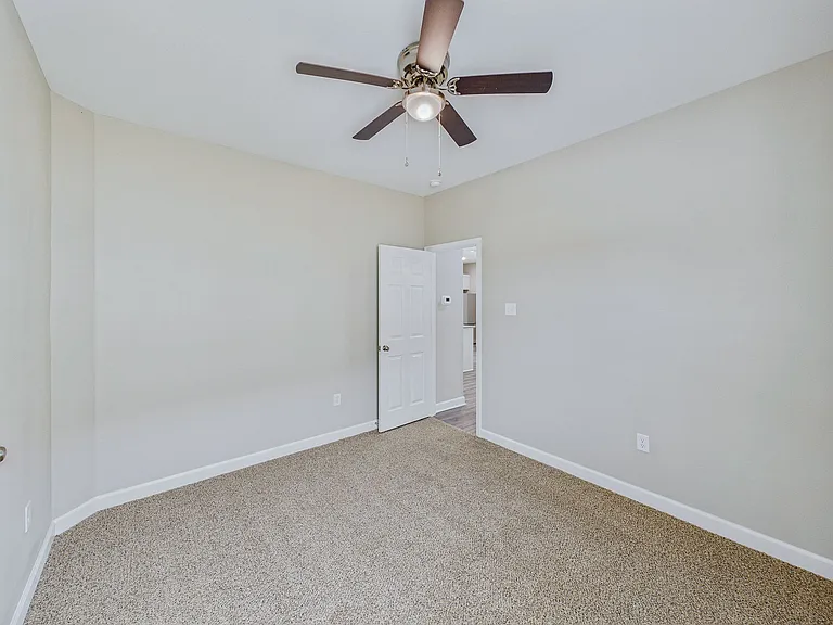 402 Redbud Ct — Photo 6