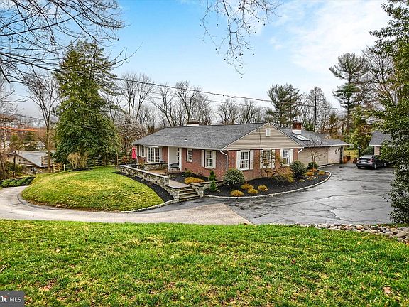 4th image of 4 Bullens Ln