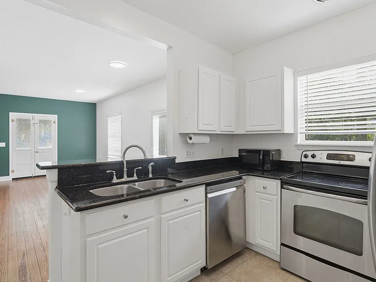 1406 E Ridgewood St — Photo 11