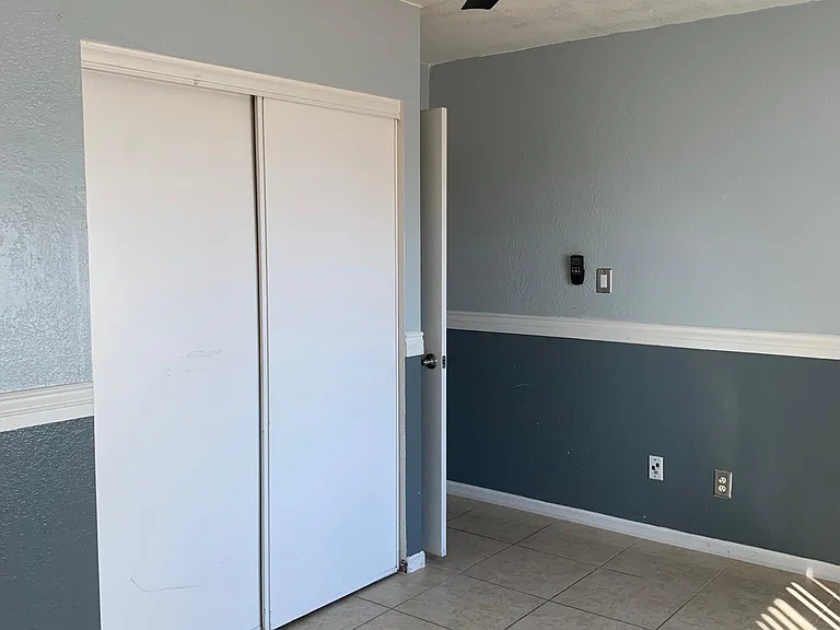 7134 W Becker Ln — Photo 10