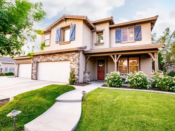 944 W Quail Rock Way, Hanford, CA 93230