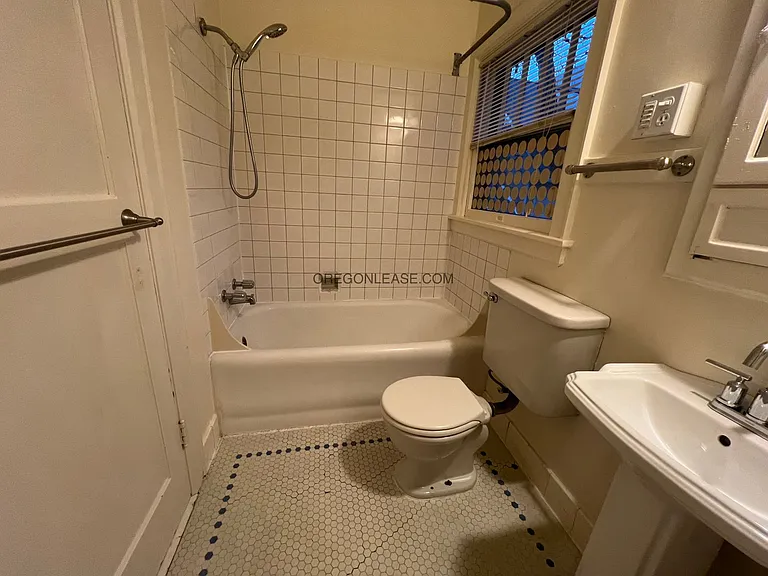 1223 Ferry St #1 — Photo 13