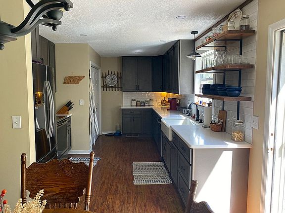Soft close cabinet & drawer.