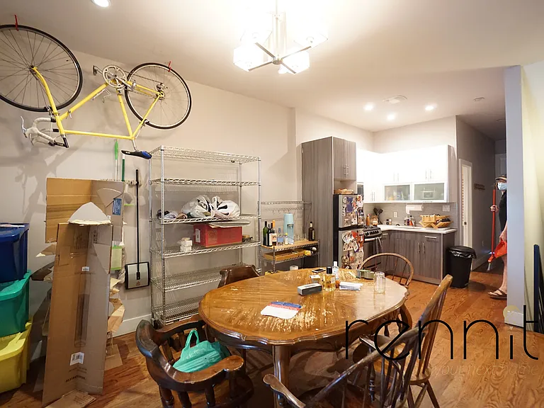 914 Hart St #1R — Photo 2