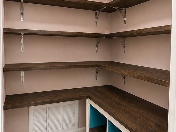 4th image of 542 McIntyre Ave