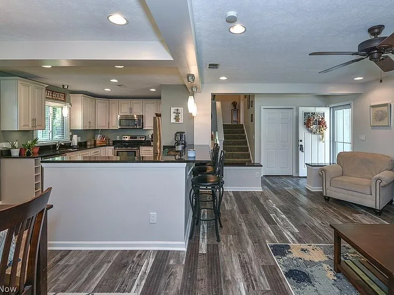 6153 Thunderbird Dr — Photo 9