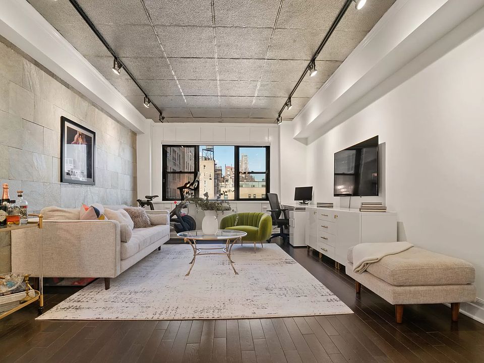 1st image of 165 E 72nd St APT 12M