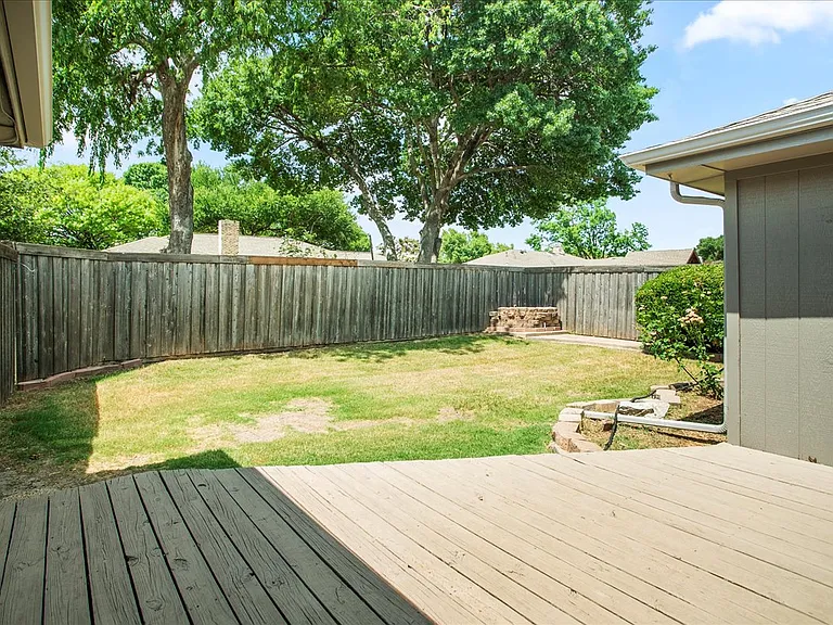 2309 Lawndale Dr — Photo 24