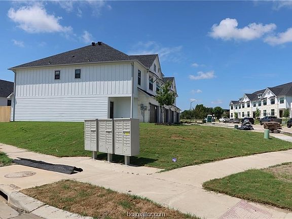 3rd image of 2110 Jax Dr