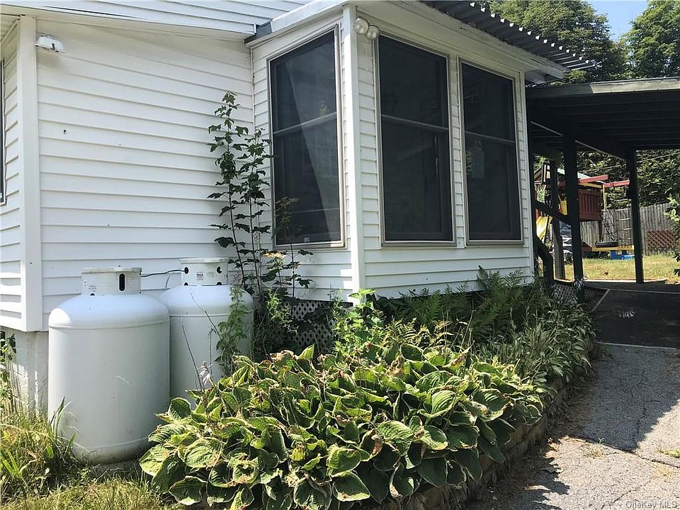 2nd image of 20 Perconti Ln