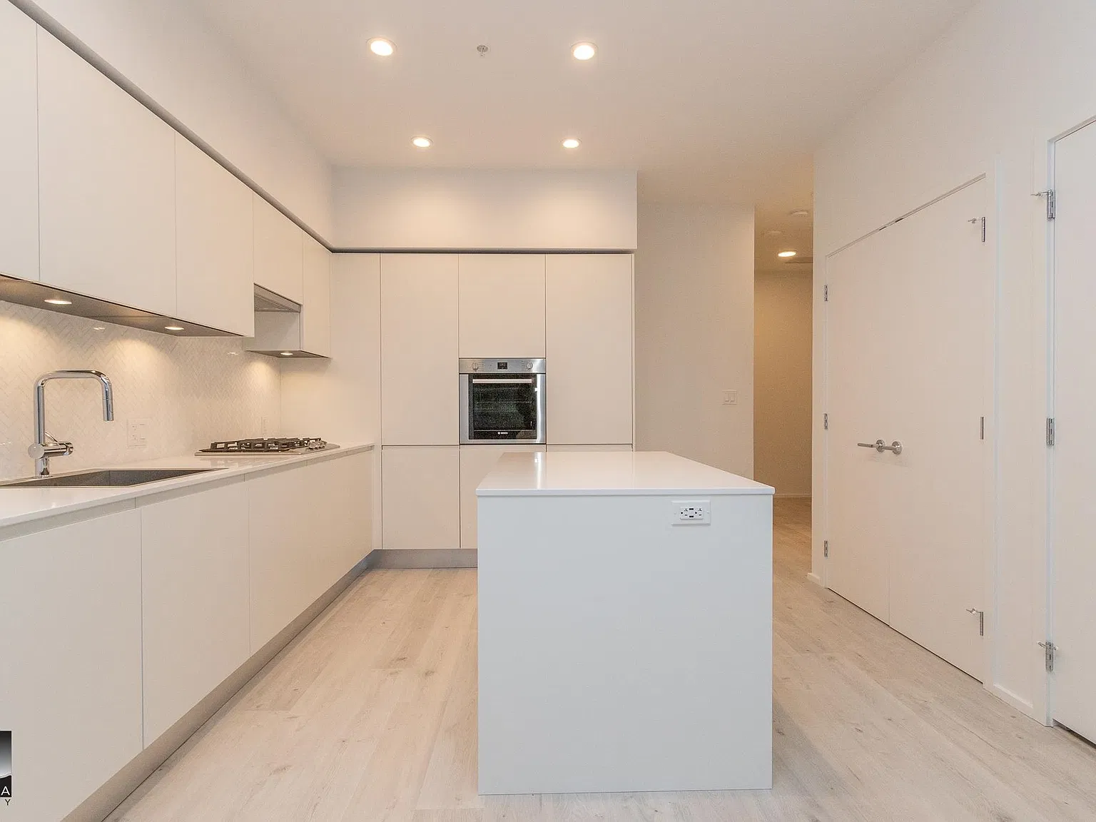2 bed, 549 sqft, $2,950 — Photo 4