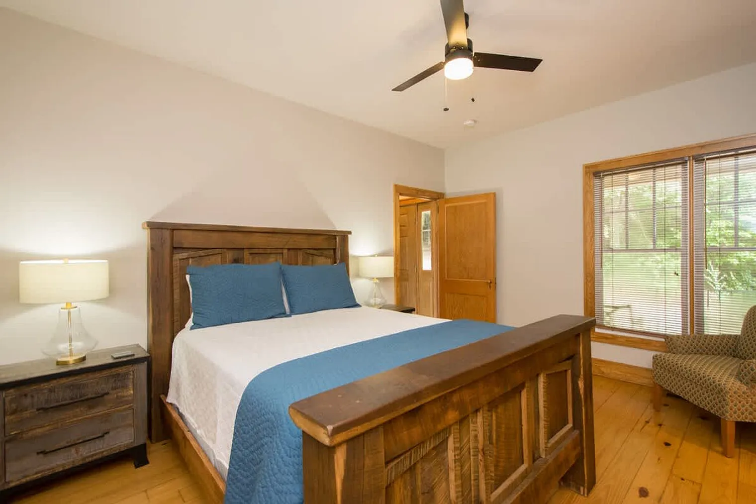 3 bed, 3.0 bath, 2421 sqft, $4,789 — Photo 4