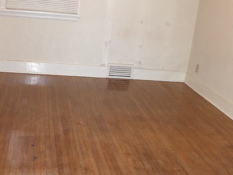 120 Lovejoy Ave — Photo 2