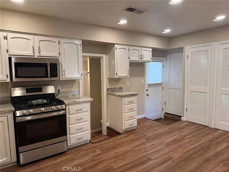 2100 Kennedy Ave — Photo 8