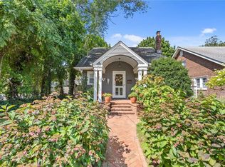 1 Cambridge St, Malverne, NY 11565