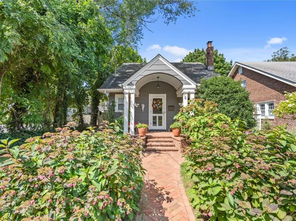 1 Cambridge Street, Malverne, NY 11565