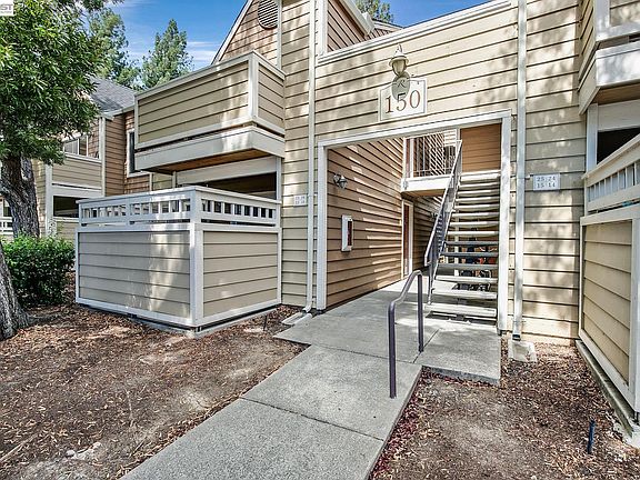 3rd image of 150 Reflections Dr APT 13