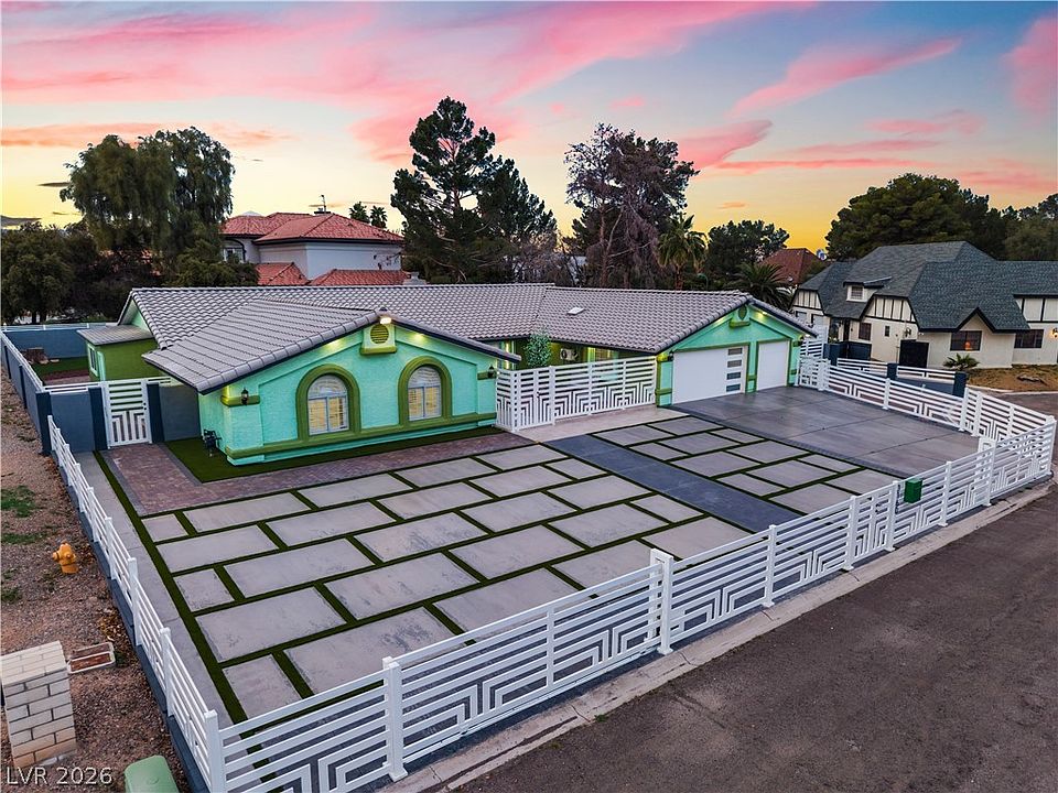 1st image of 3160 E Viking Rd