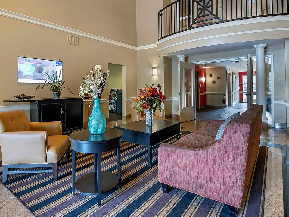 Lobby and Guest Check-in