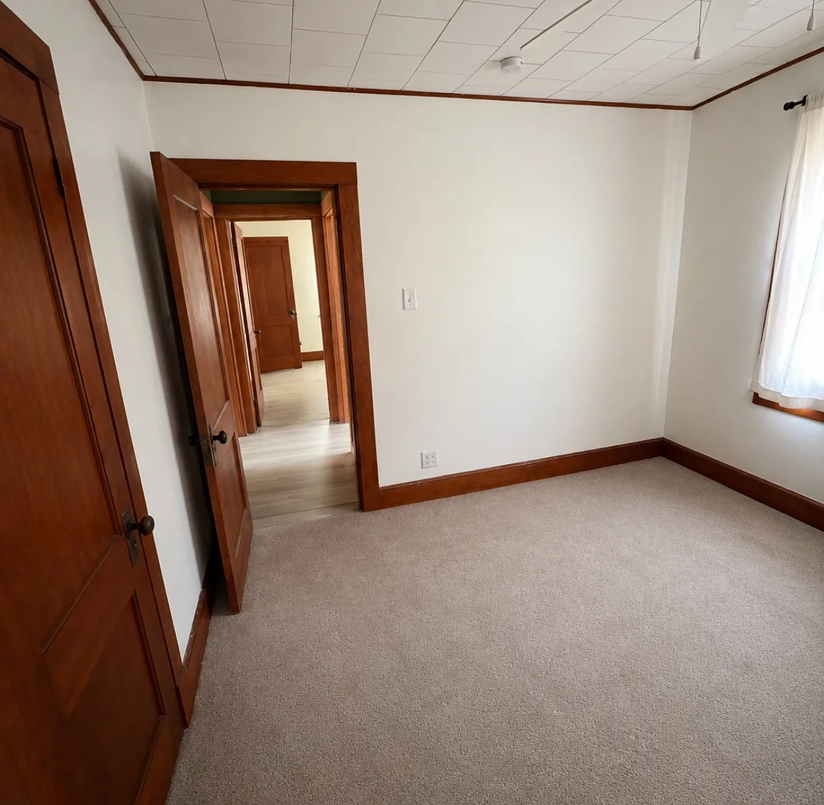 3 bed, 1300 sqft, $2,000 — Photo 3