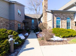 23 Foxcroft Rd APT 131, Naperville, IL 60565