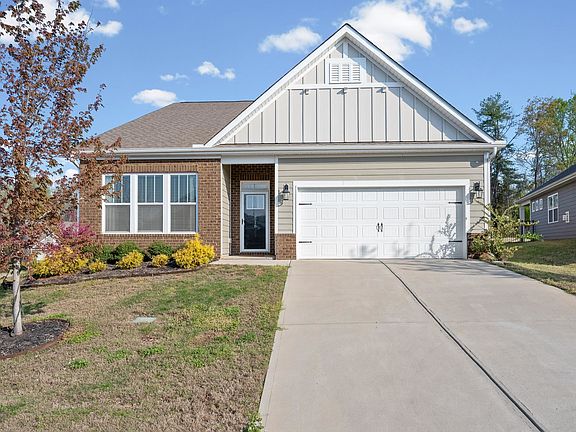 3rd image of 516 Raleighwood Ln