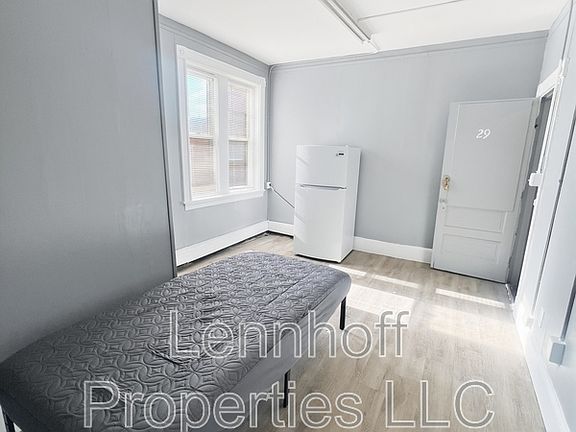 2nd image of 32 Lawrence St Room 29