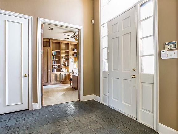 4th image of 7707 Idlewood Ln