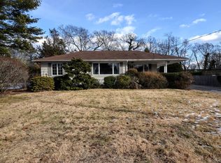 41 Country Club Rd, Bellport, NY 11713