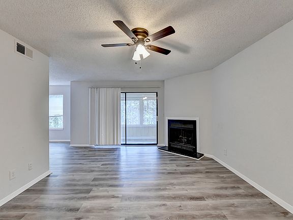 5th image of 914 Seasons Pkwy Unit 914