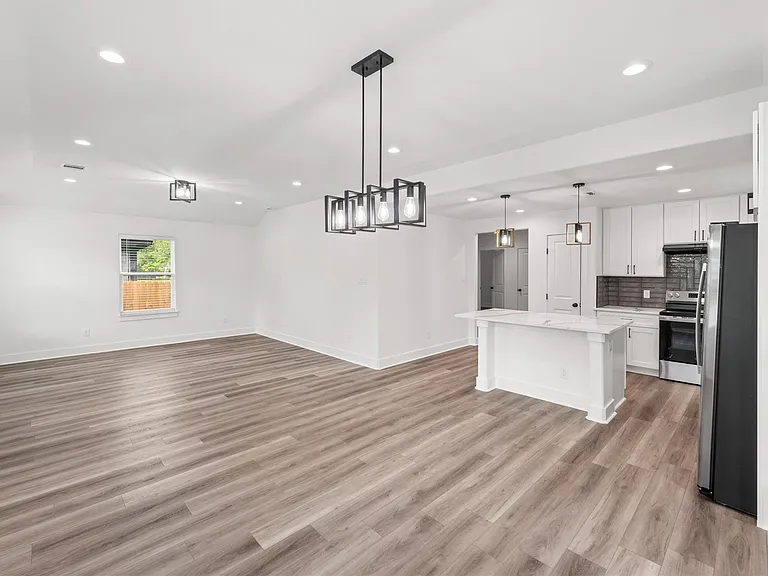 514 W Wilkins St — Photo 3